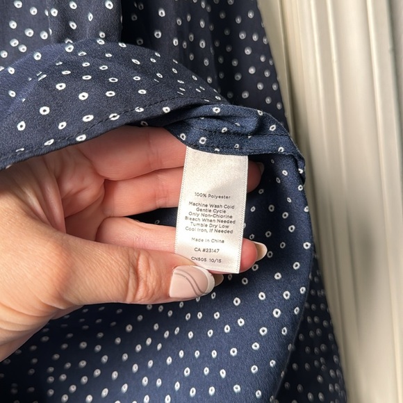 EUC Talbots Navy Hidden Button Down Business Casual Blouse Size Medium - Picture 5 of 8